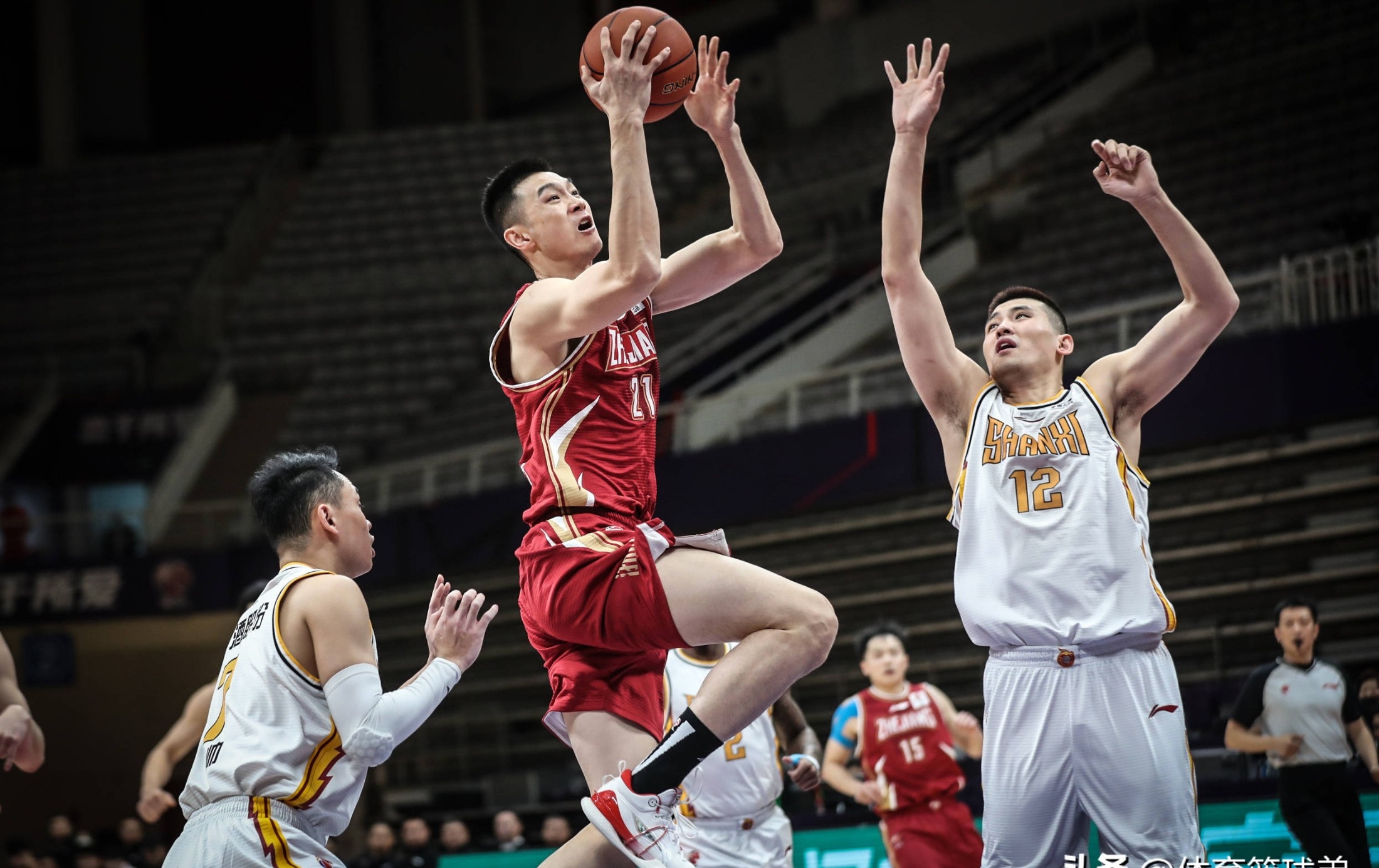 包含纽卡斯尔今晨门线救险洛杉矶快船赛前手感冰凉，广厦男篮今晚迎来里程碑瞬间刷屏的词条