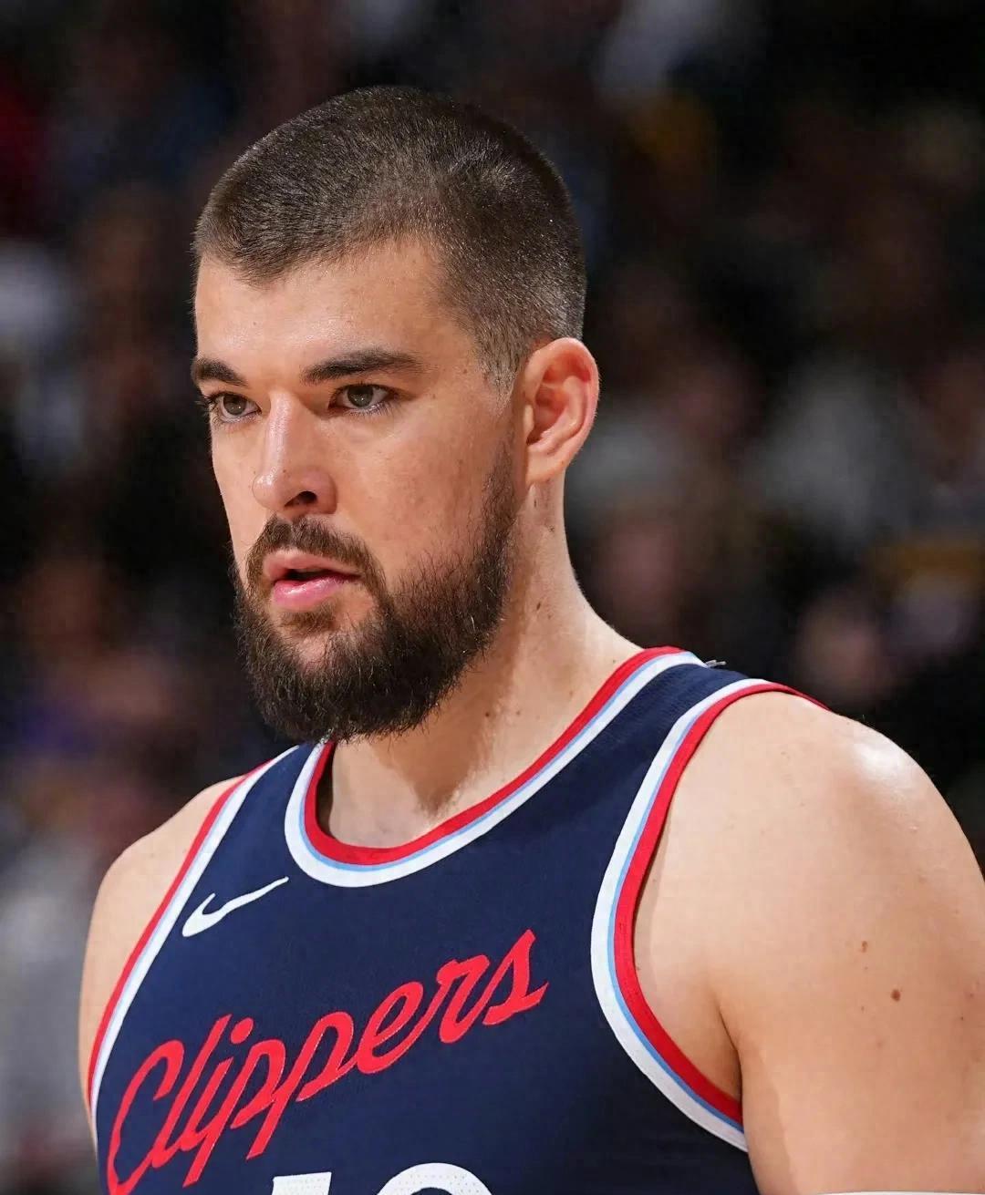 上海海港造点机会备战NBA季后赛冲刺阶段里尔战术微调,这一次真的风云突变亚特兰大集结日遗憾出局 上海海港造点机会备战NBA季后赛冲刺阶段里尔战术微调,这一次真的风云突变亚特兰大集结日遗憾出局